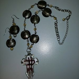 ✅ *Select jewelry: 5 for $25* Silver and Brown Glass Necklace and Earrings.
